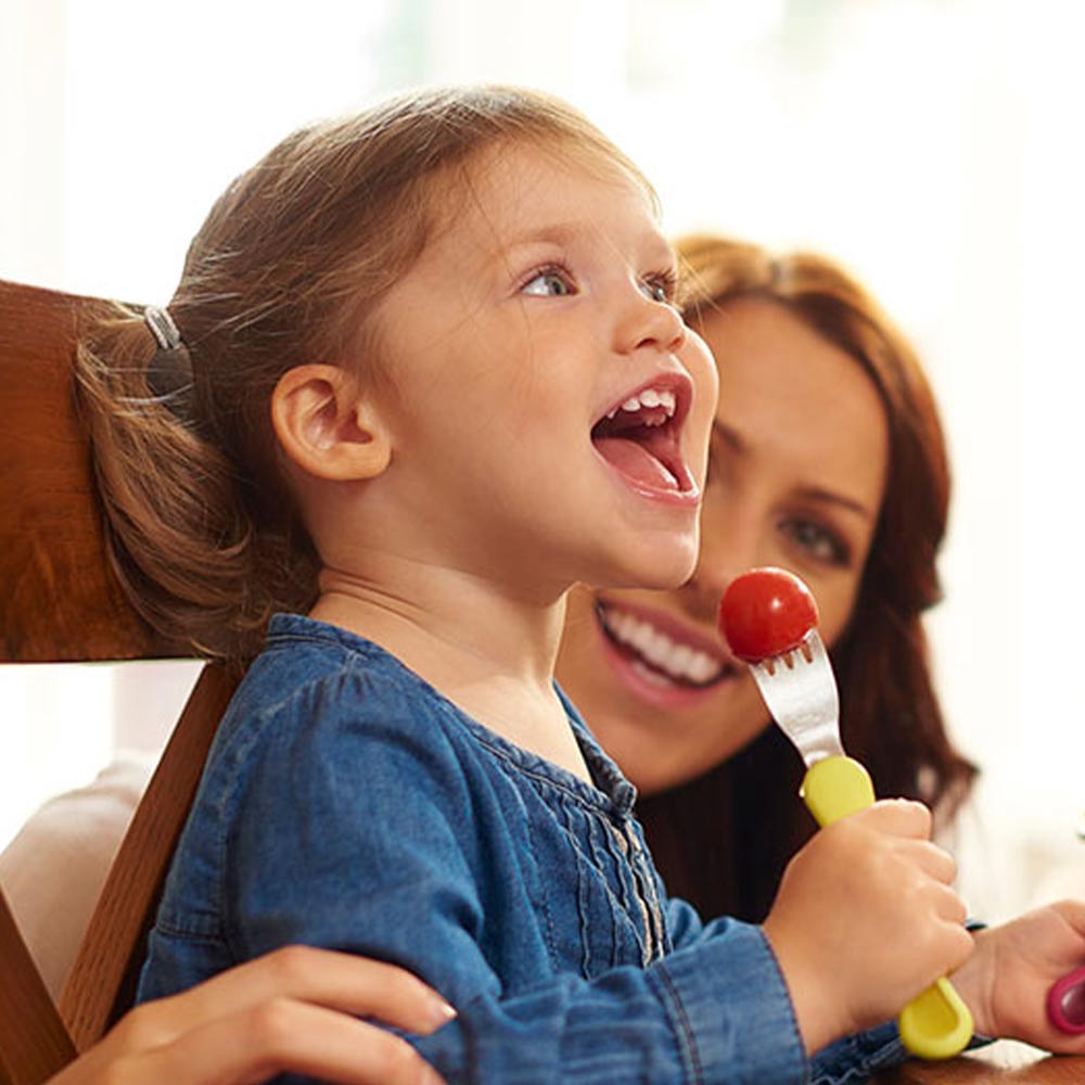 Suggerimenti per insegnare ai bambini a stare a tavola