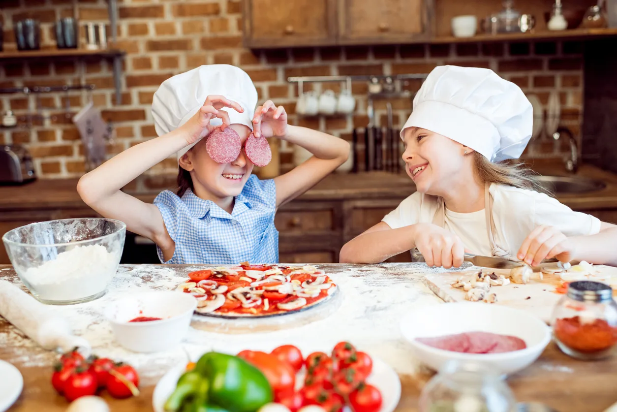 Fare la pizza con i bambini: come cucinare divertendosi